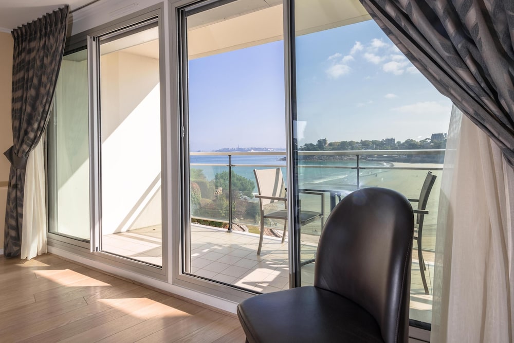 Best Western Hotel Le Crystal Dinard 44/58
