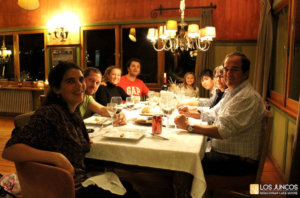 Los Juncos-Patagonian Lake House 27/60