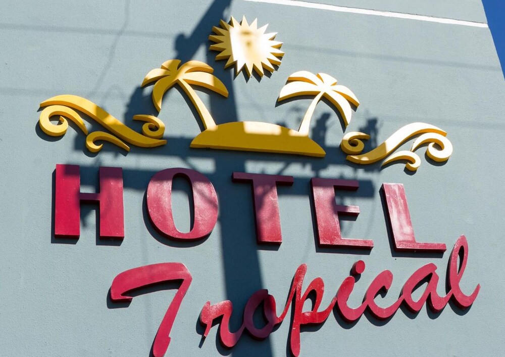 Hotel Tropical 4/38
