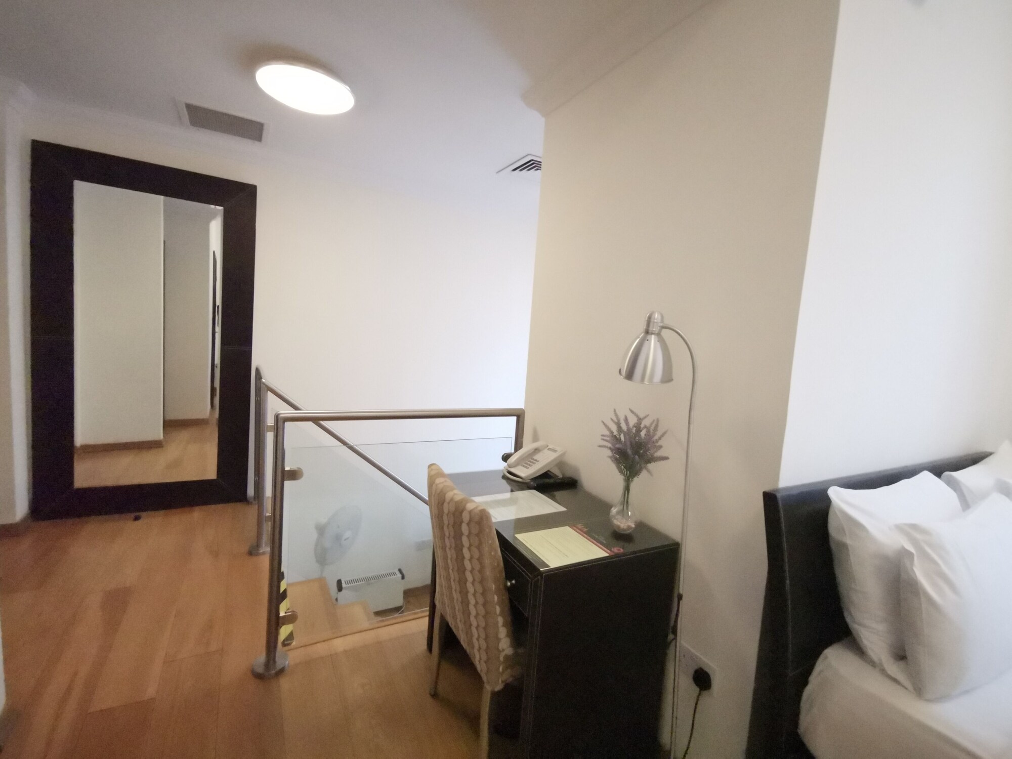 Luxury, Double Bed, The Royale Chulan Hyde Park 5/9