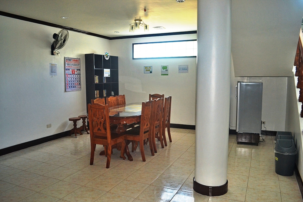 Mayon Backpackers Hostel 28/35