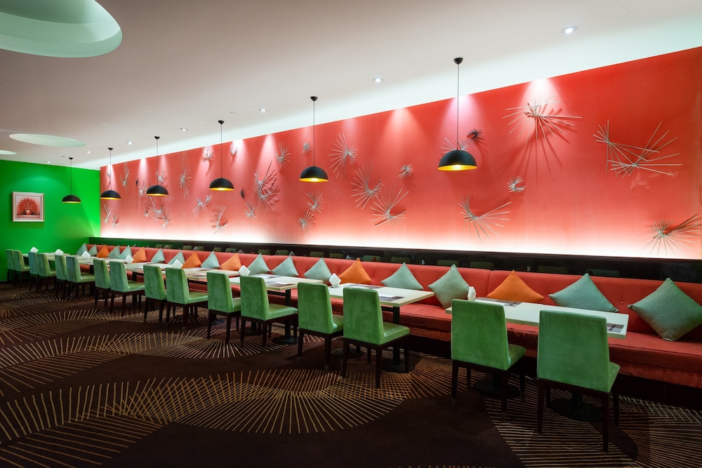 Holiday Inn Shanghai Pudong Nanpu 69/76