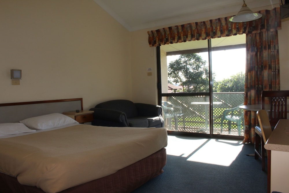 Karri Forest Motel 24/36