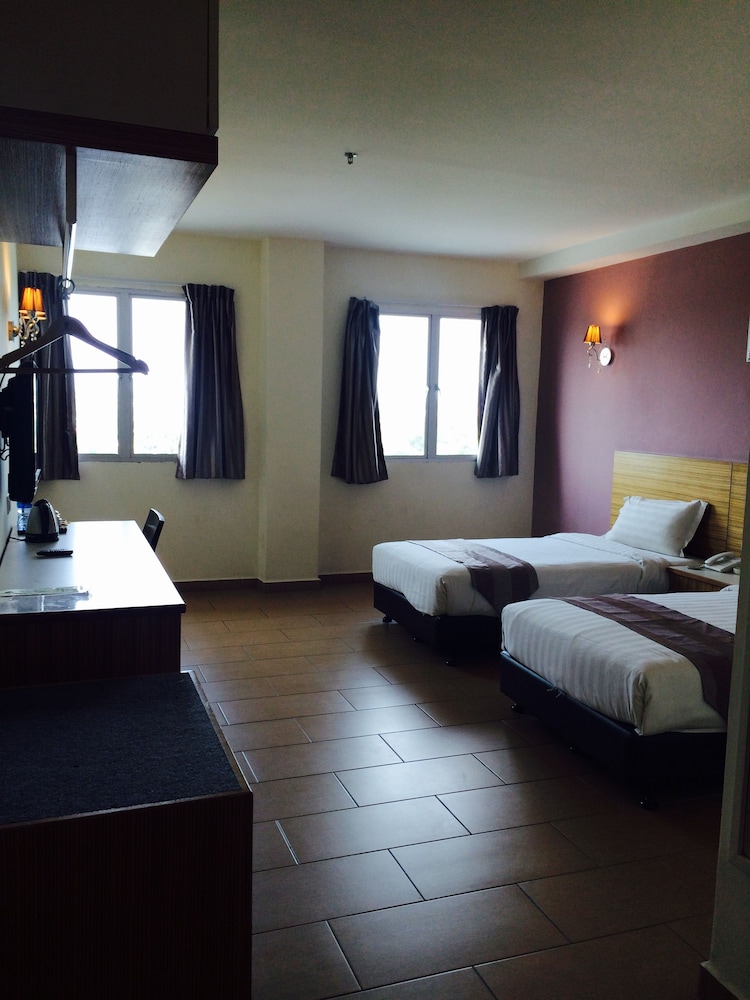Grand Court Hotel 24/56