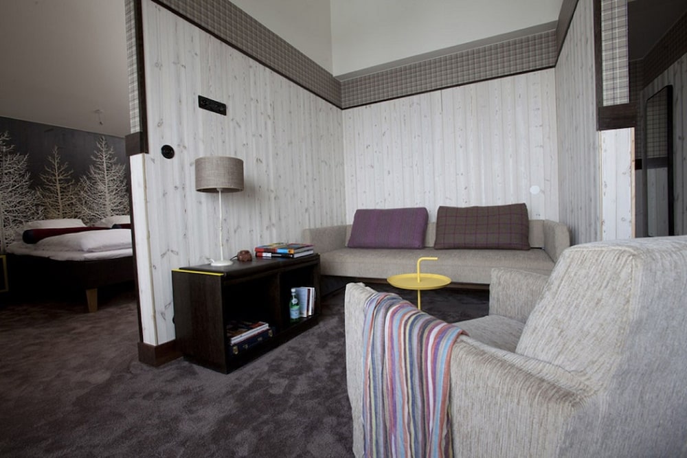Langley Hotel Tango 30/38
