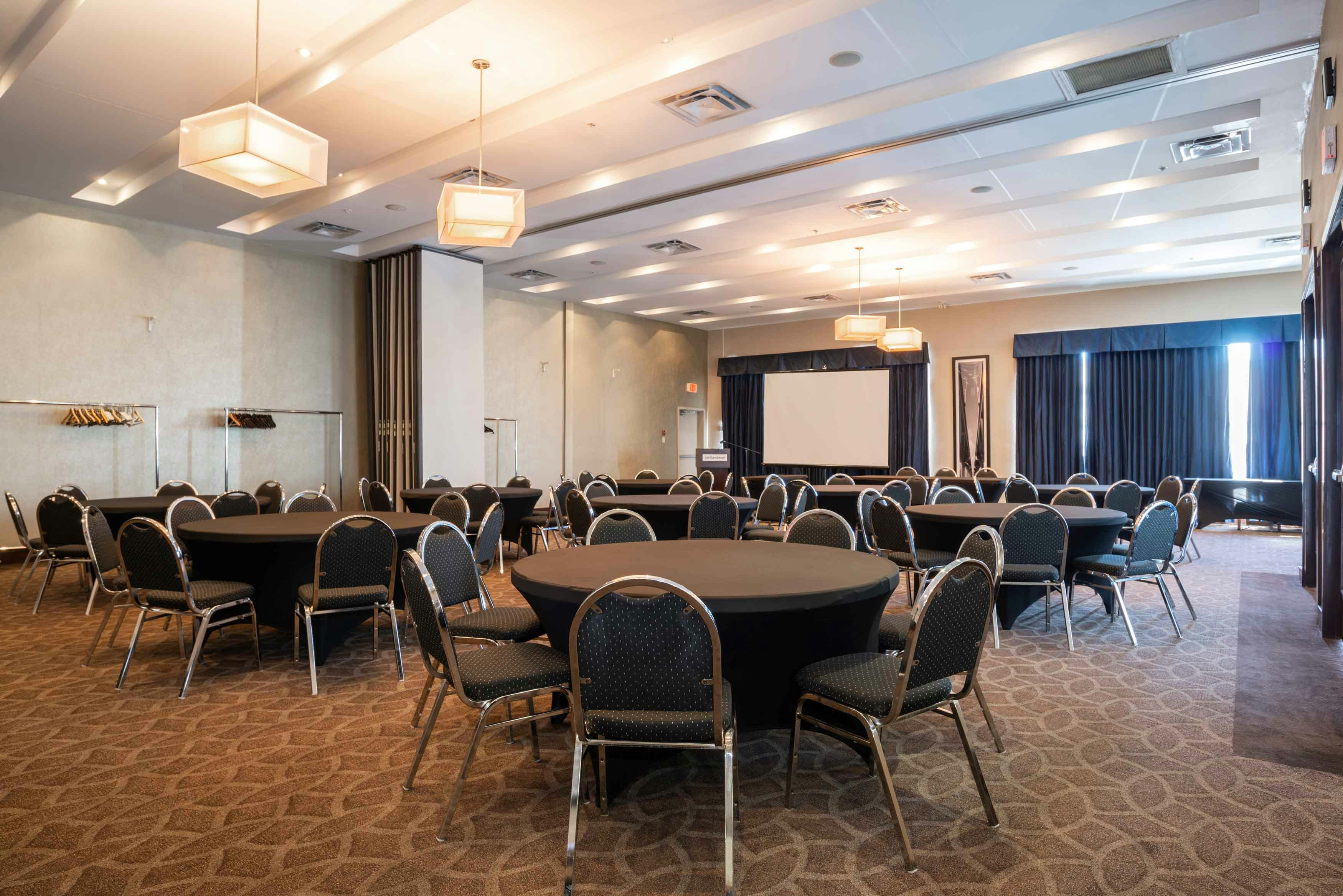 Sandman Hotel & Suites Winnipeg Airport 48/56