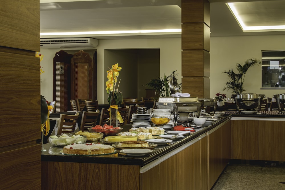 Colonial Plaza Hotel 49/68
