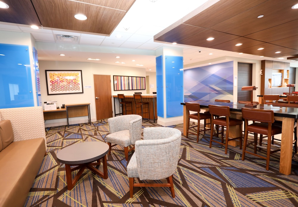Holiday Inn Express Suites Forney 48/55