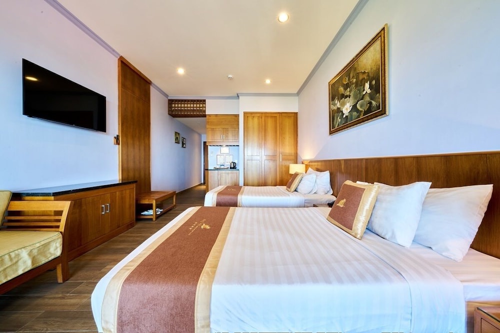 GRAND, DELUXE, GARDEN VIEW