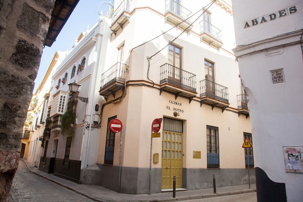 Q&Q Cathedral Suites Sevilla 4/50