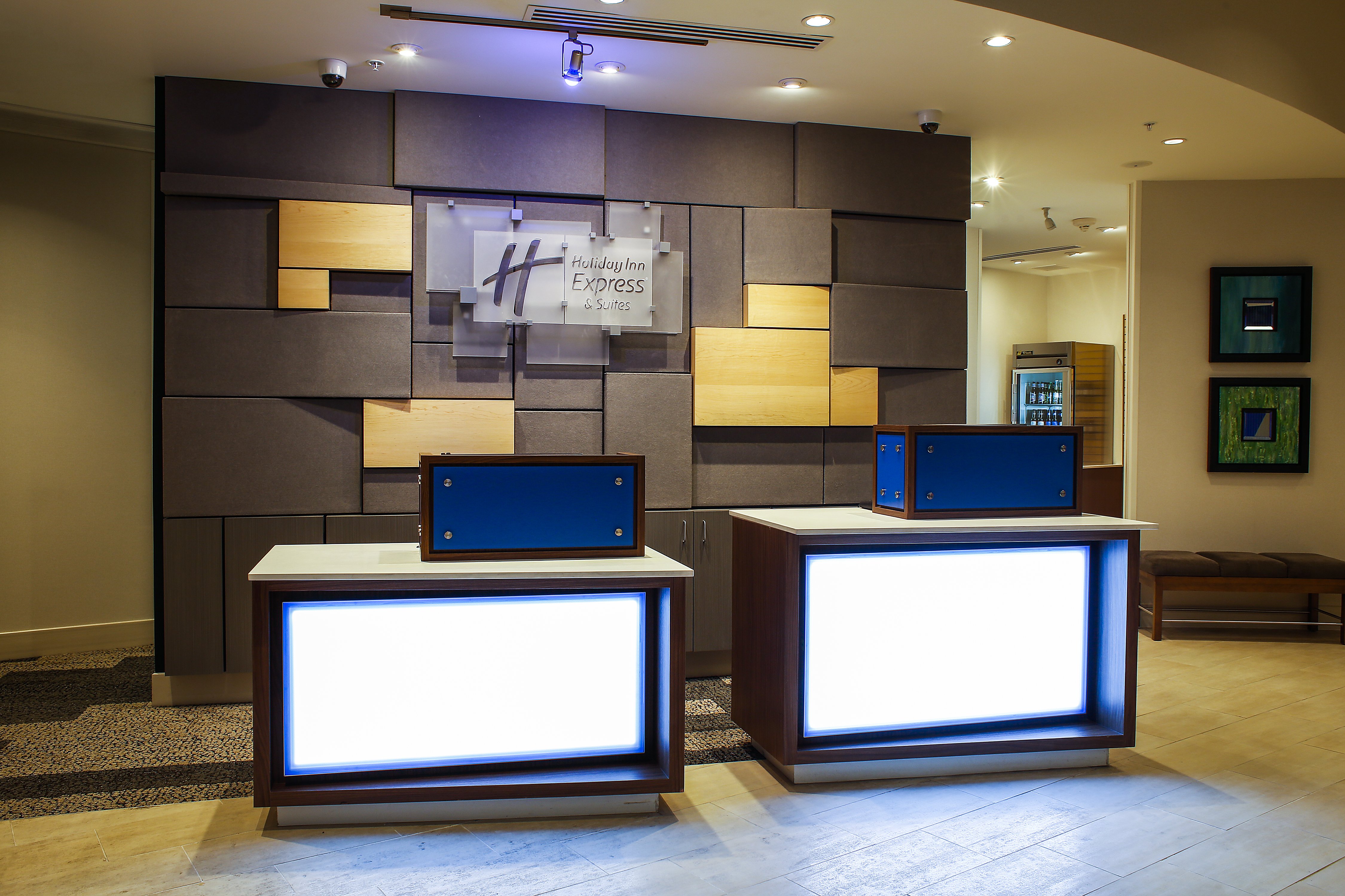 Holiday Inn Express And Suites Louisville Downtown 12/71