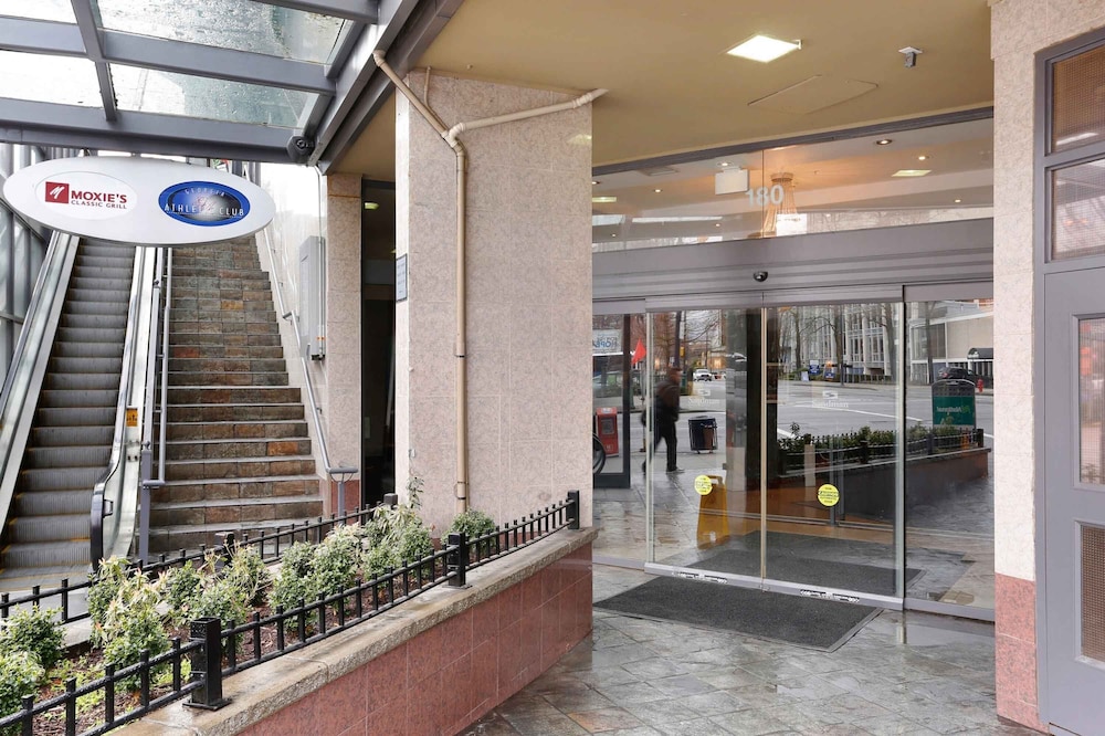 Sandman Hotel Vancouver Downtown 5/40