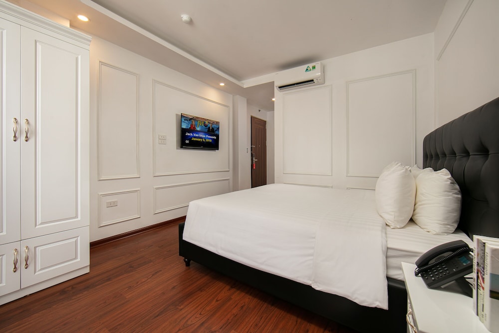 EXECUTIVE, SUITE