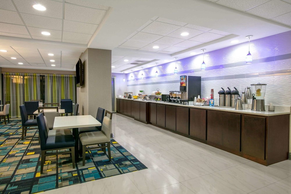 La Quinta Inn & Suites by Wyndham Horn Lake / Southaven Area 6/47