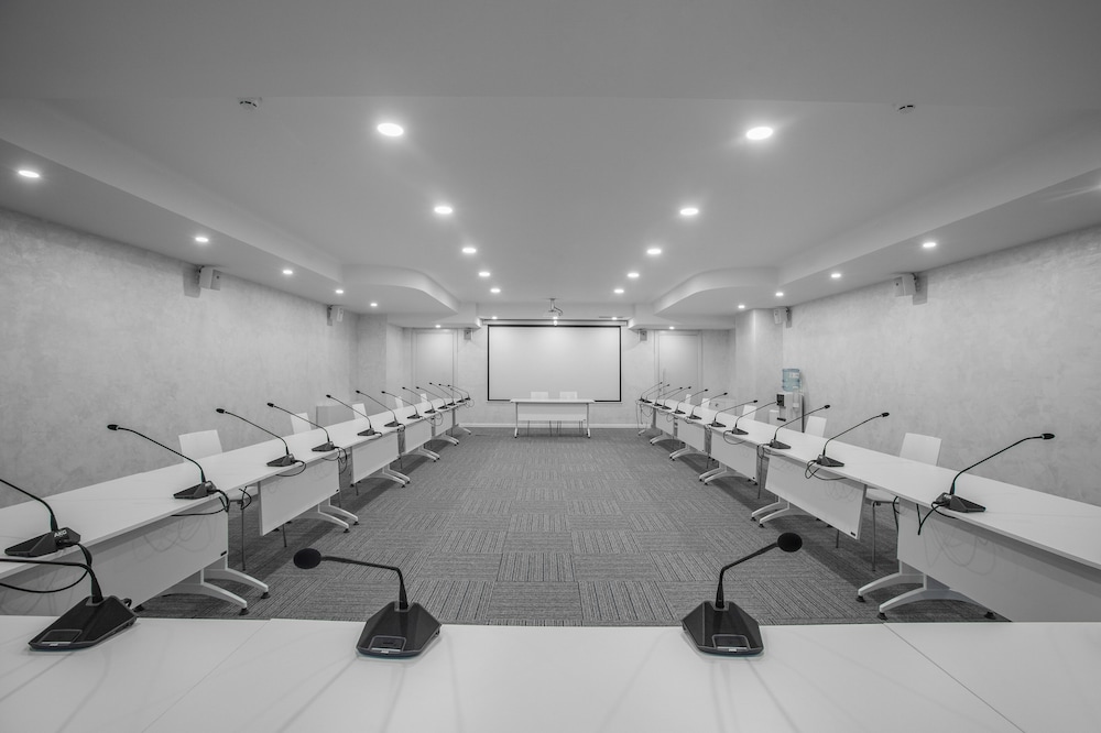 Meta Business Hotel 42/50