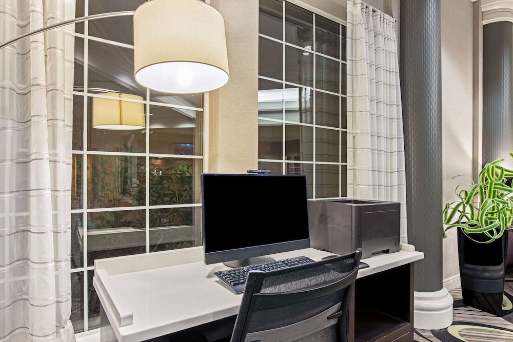 La Quinta Inn & Suites by Wyndham Birmingham Homewood 36/59