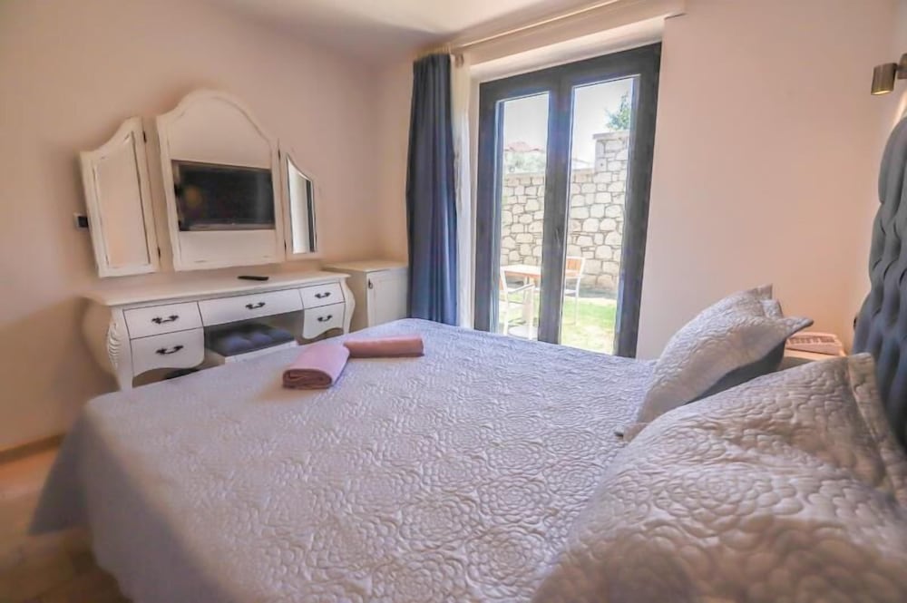 Amour Alacati Butik Otel 10/24