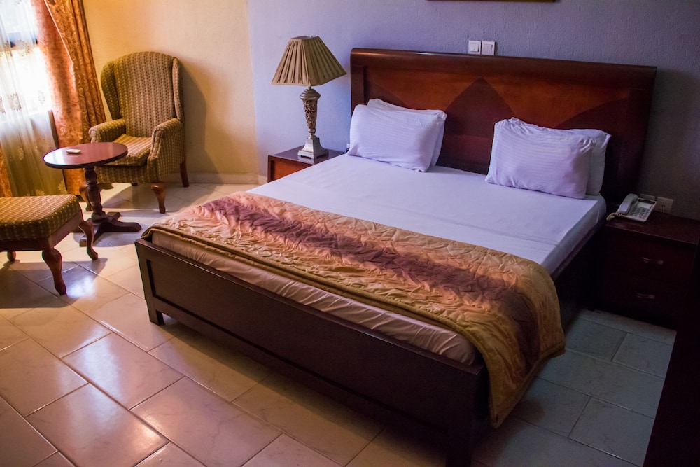 EXECUTIVE, QUEEN BED