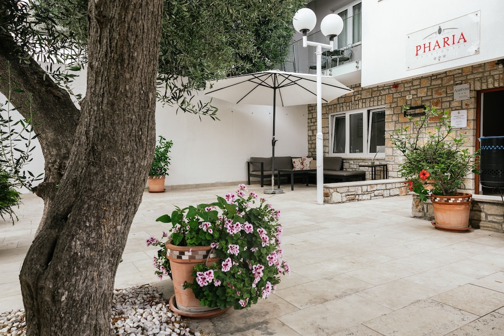 Pharia Aparthotel 5/61