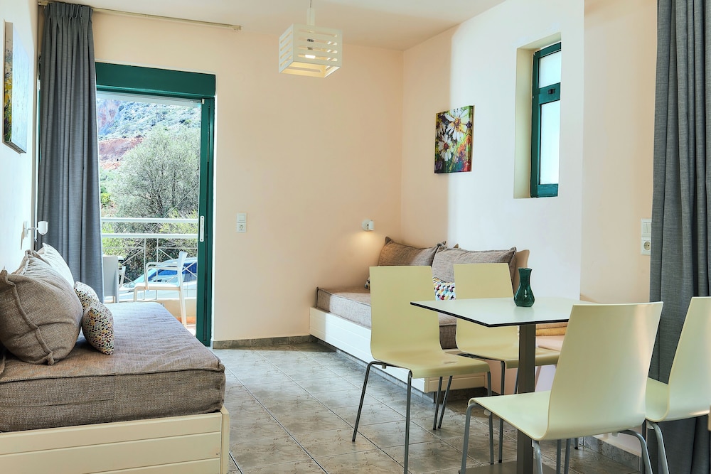Bella Vista Hotel Apartments 33/49