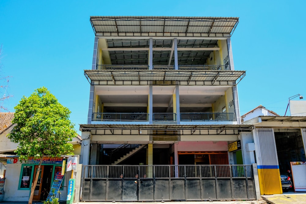 Super OYO 1759 Family Residence 1/21