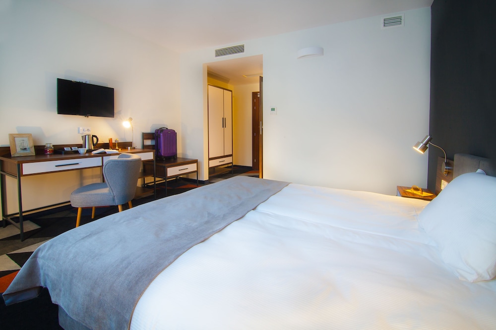 Vulcan Hotel 18/38