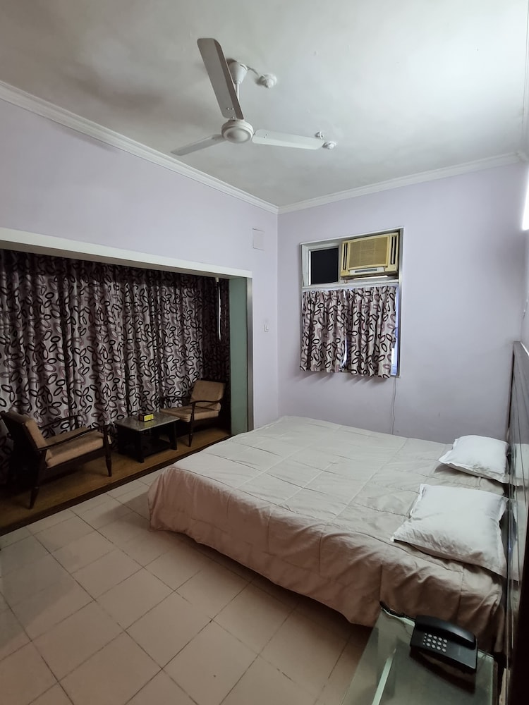 Hotel Raviraj 14/35