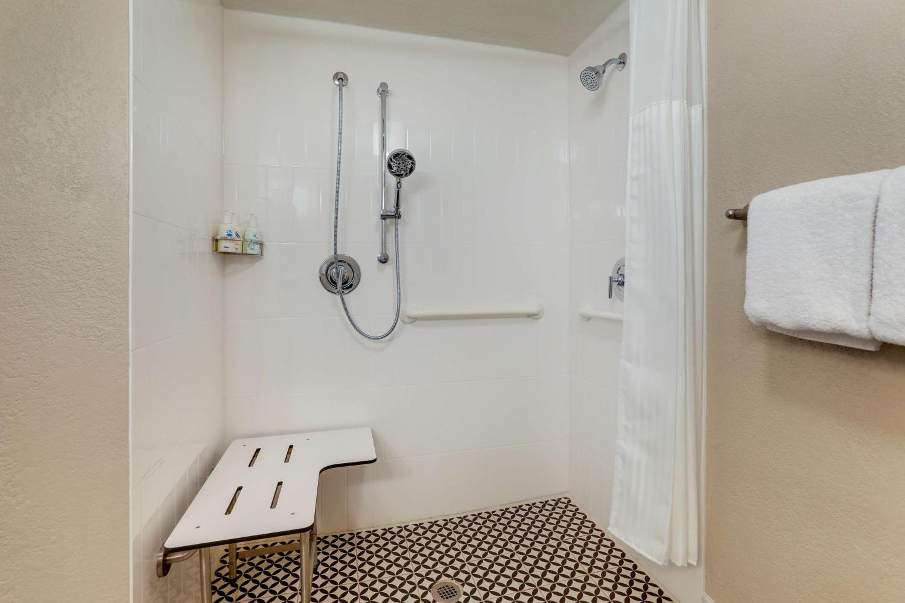 غرفة بسرير كينج لذوي الإعاقة، Sonesta Select Scottsdale At Mayo Clinic Campus 17/18