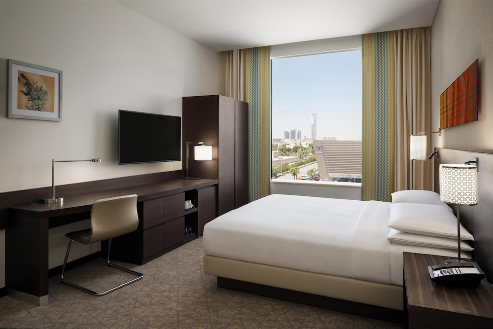 Deluxe, King Bed, Sofa, Hyatt Place Riyadh Al Sulaimania 3/4
