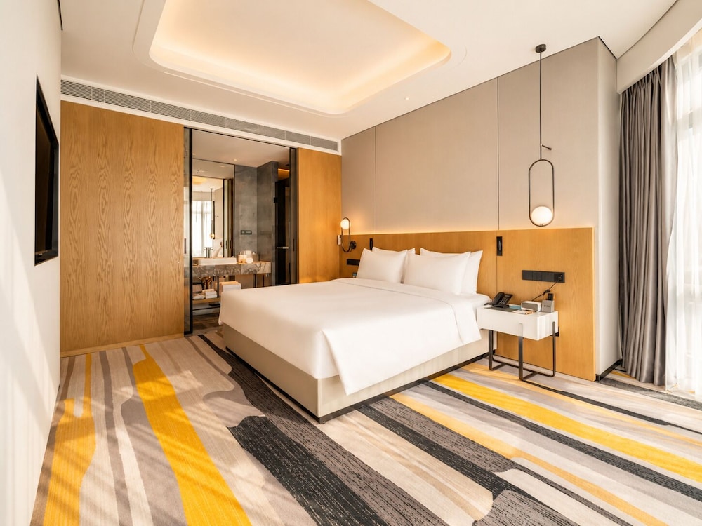 Deluxe, Suite, King Bed