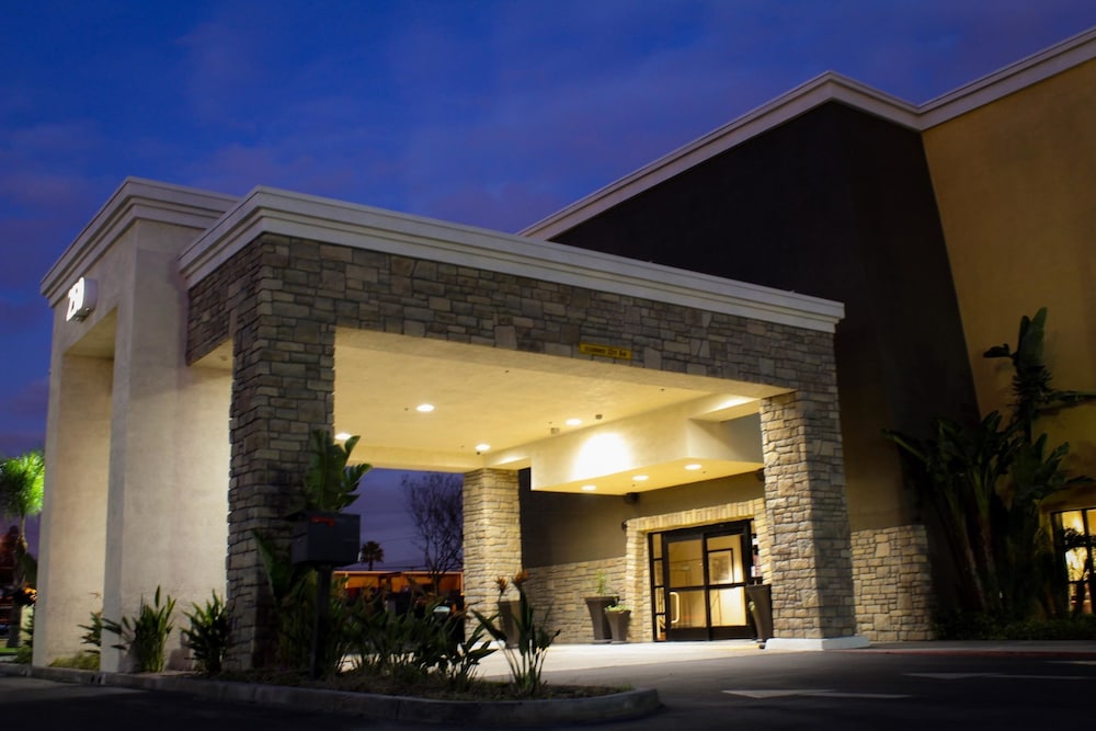 Best Western Plus Arrowhead Hotel in COLTON - CA