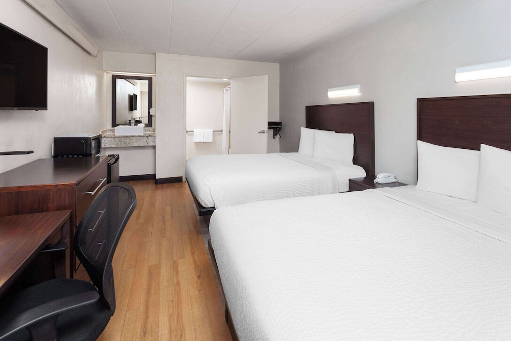 Travelodge by Wyndham Peoria 29/52