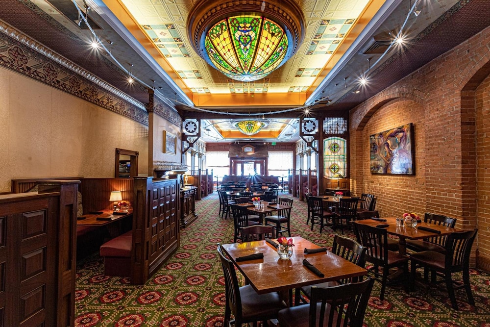 HISTORIC STRATER HOTEL 59/68