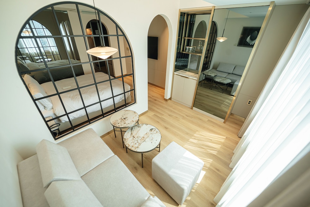ELIENA Hotel 43/63