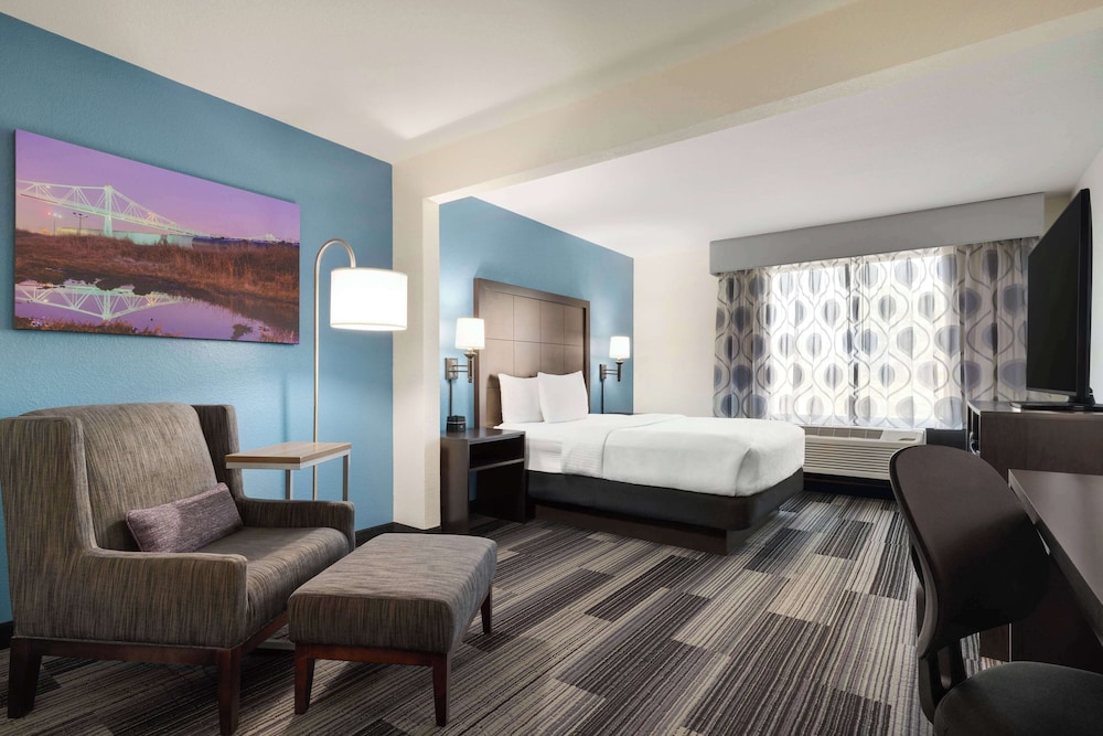 ROOM, QUEEN BED, ACCESSIBLE