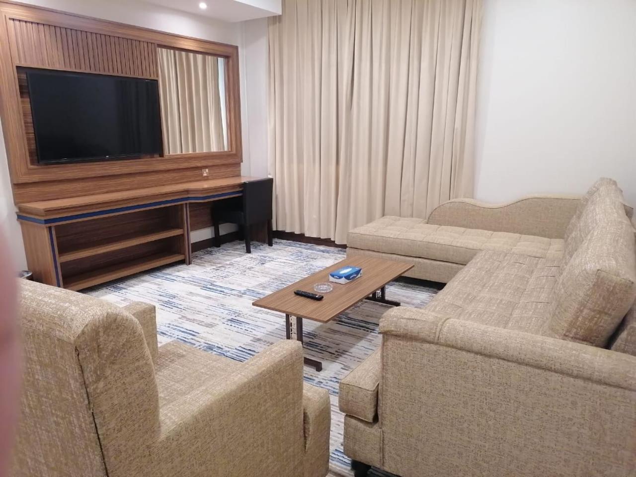 أورينتال ريزيدنس(Oriental Residence) 53/57