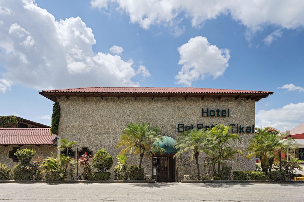 Hotel Del Patio in FLORES