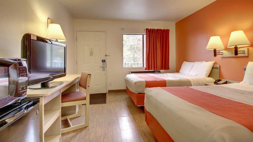 Motel6 Des Moines, IA - North 24/61