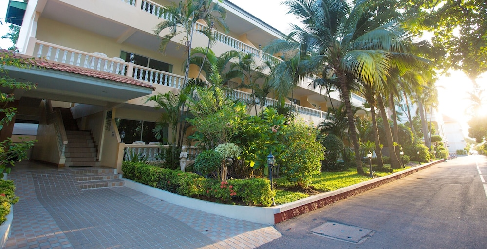 Twin Palms Resort 9/52