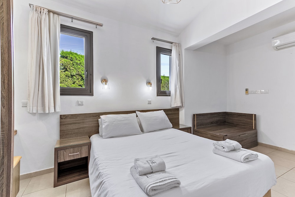 Platzia Beach Villas 8/35