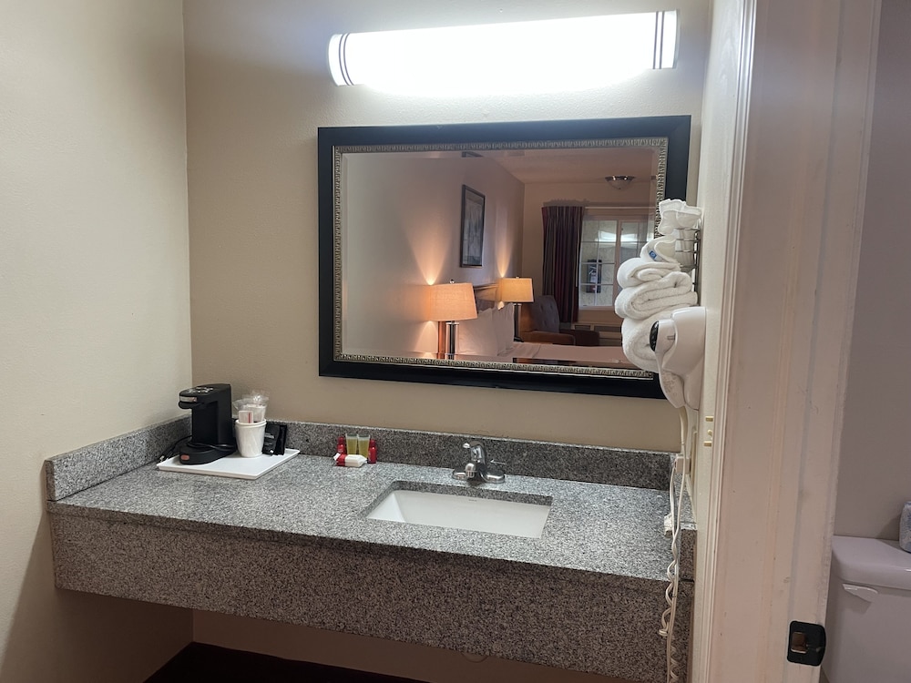 Skyway Inn SeaTac 57/58