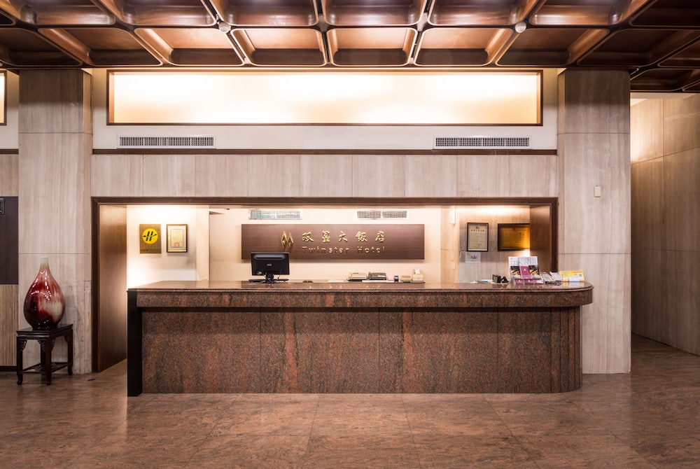 Twinstar Hotel 10/52