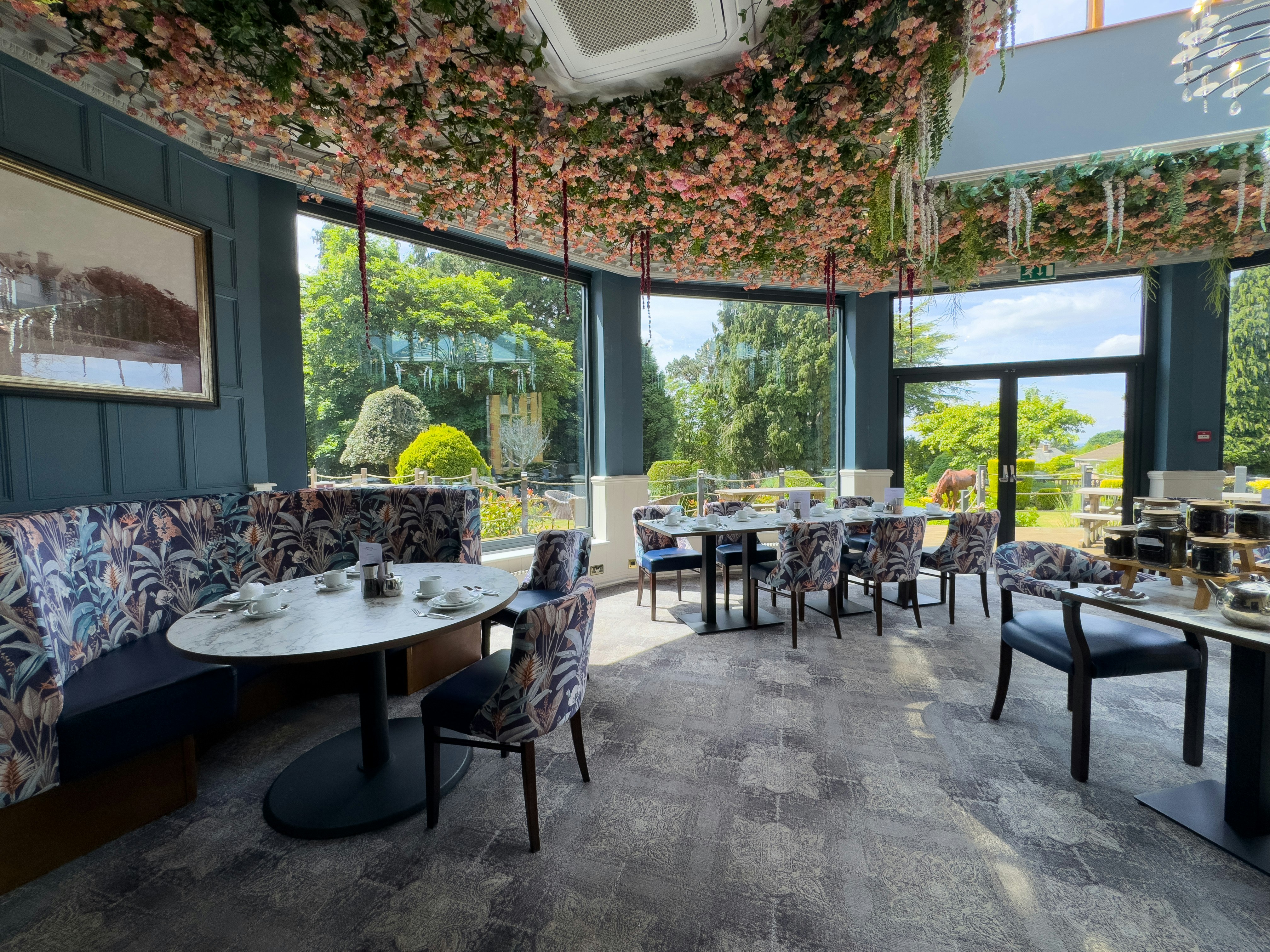 The Mount Hotel 76/80