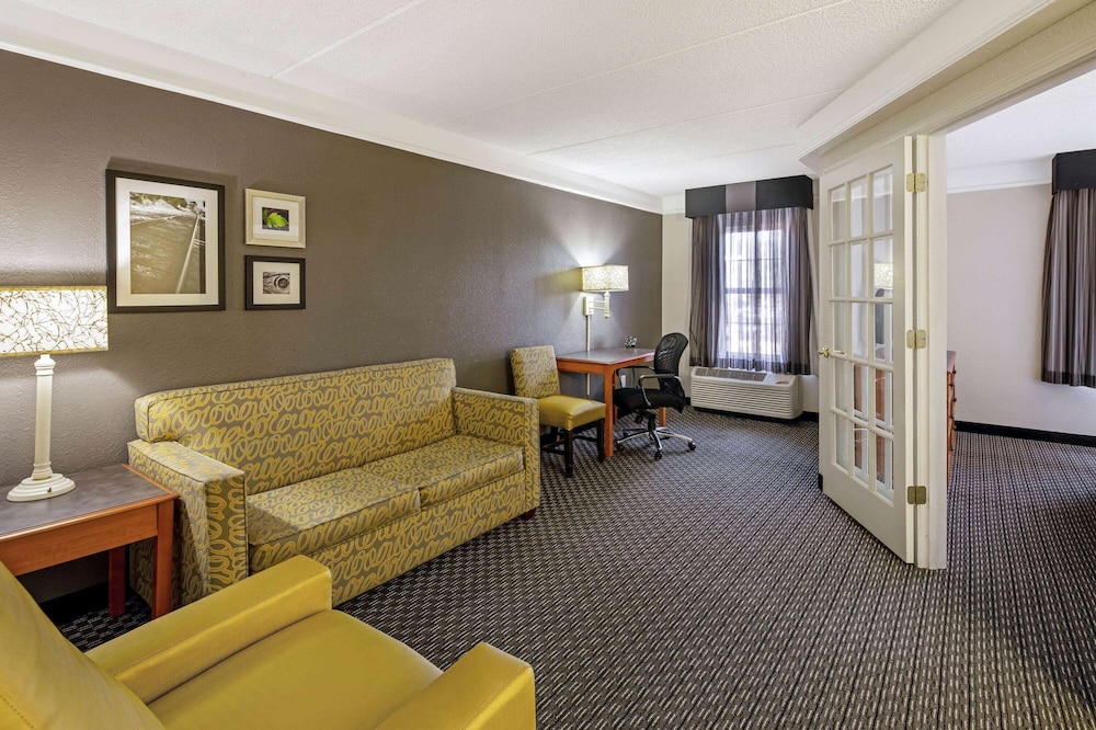 La Quinta Inn Suites Macon 31/45