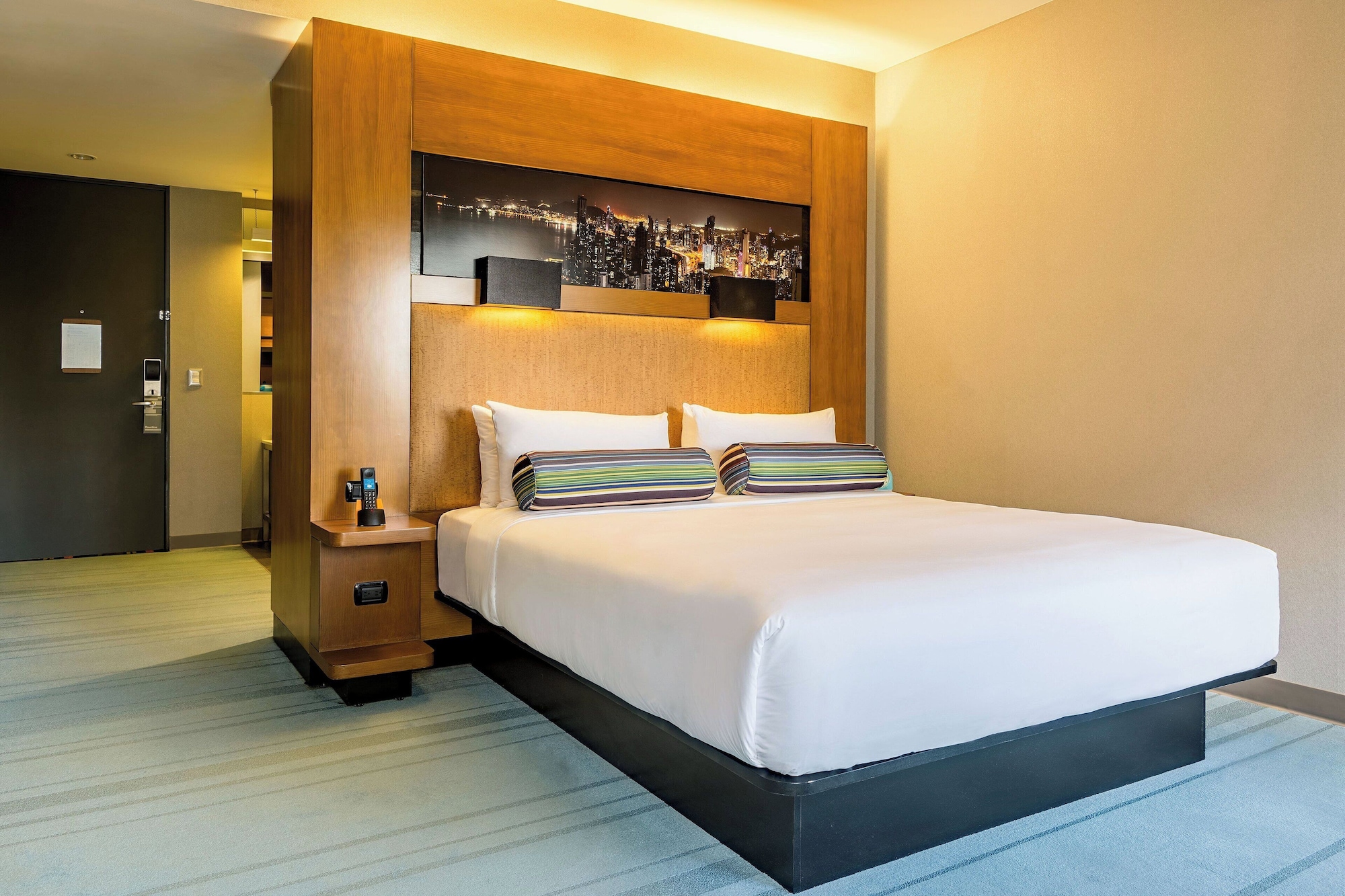 Aloft, King Bed, City View