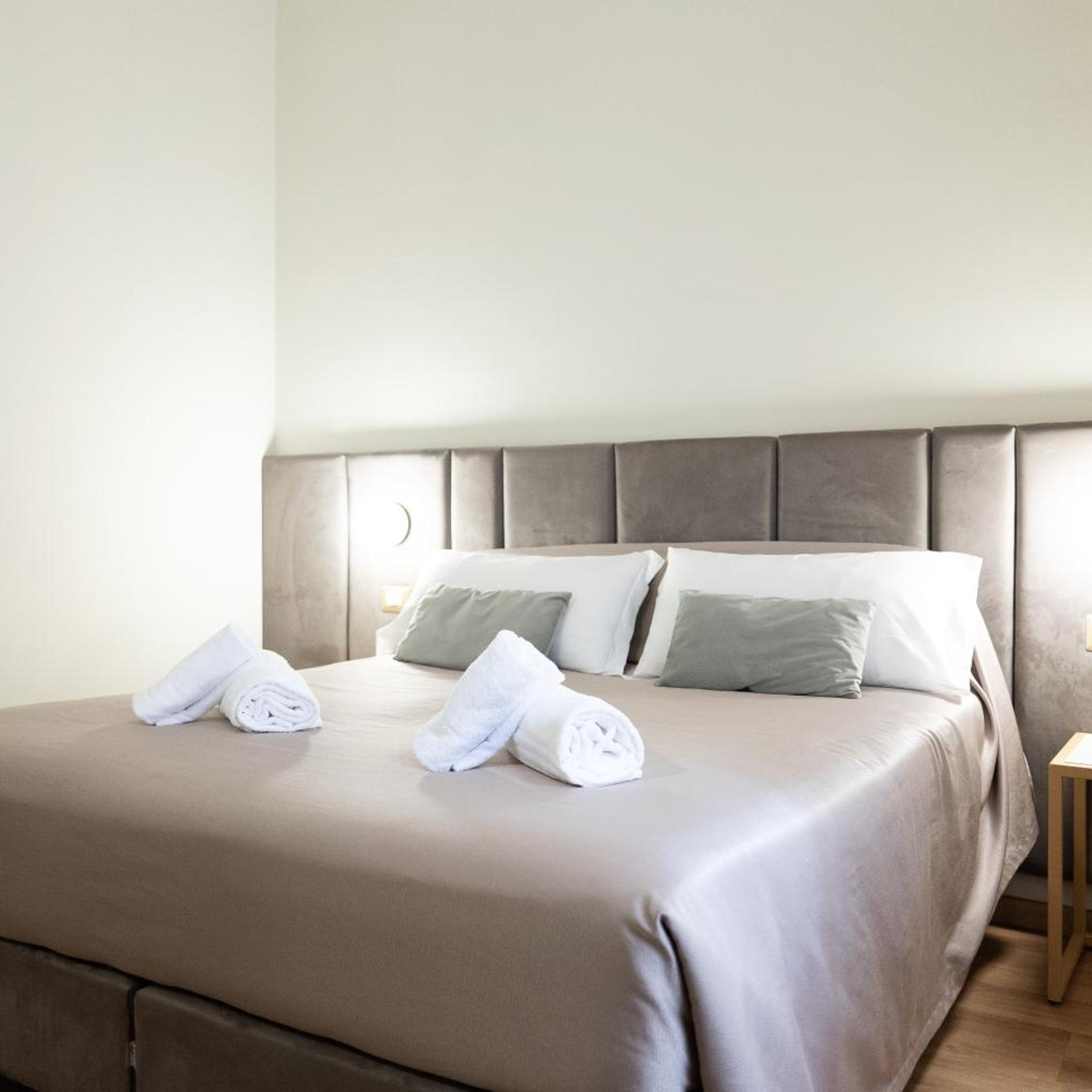 Deluxe, Double or Twin Bed