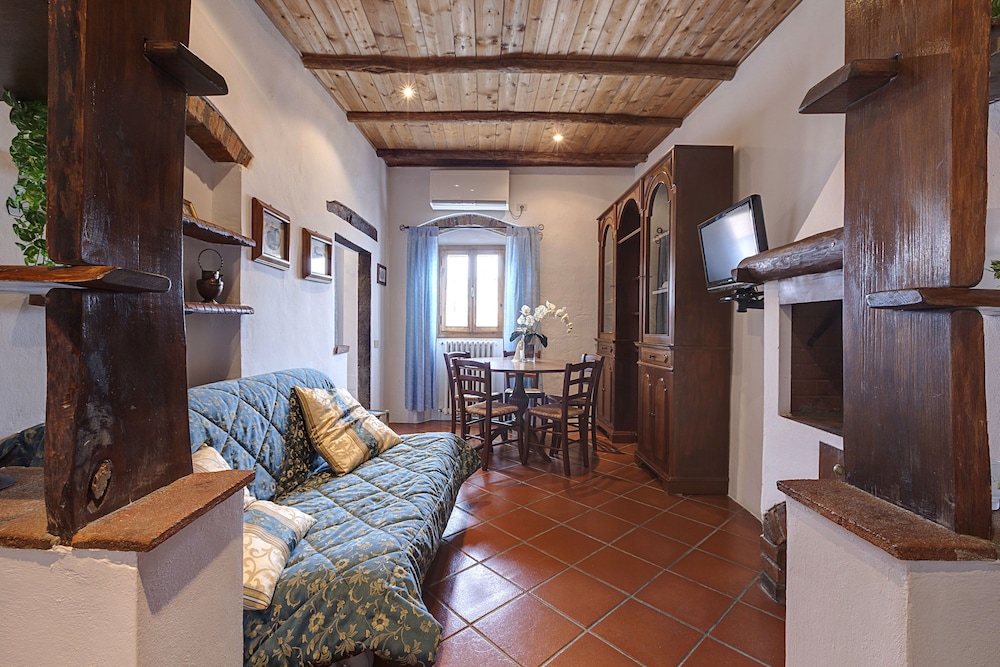 Farm House La Presura 28/50
