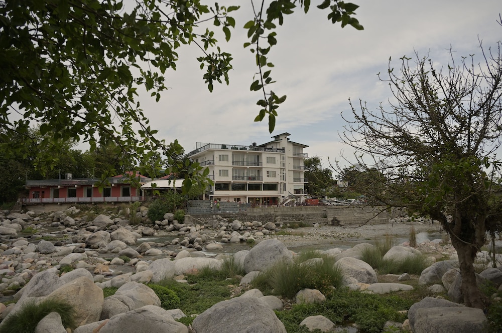 Hotel River Retreat 25/28