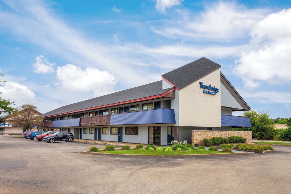 Travelodge by Wyndham Peoria 11/52