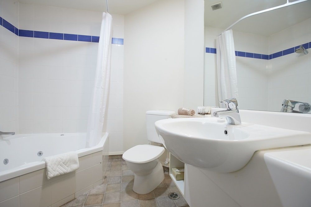 Ventura Inn Suites Hamilton 24/25